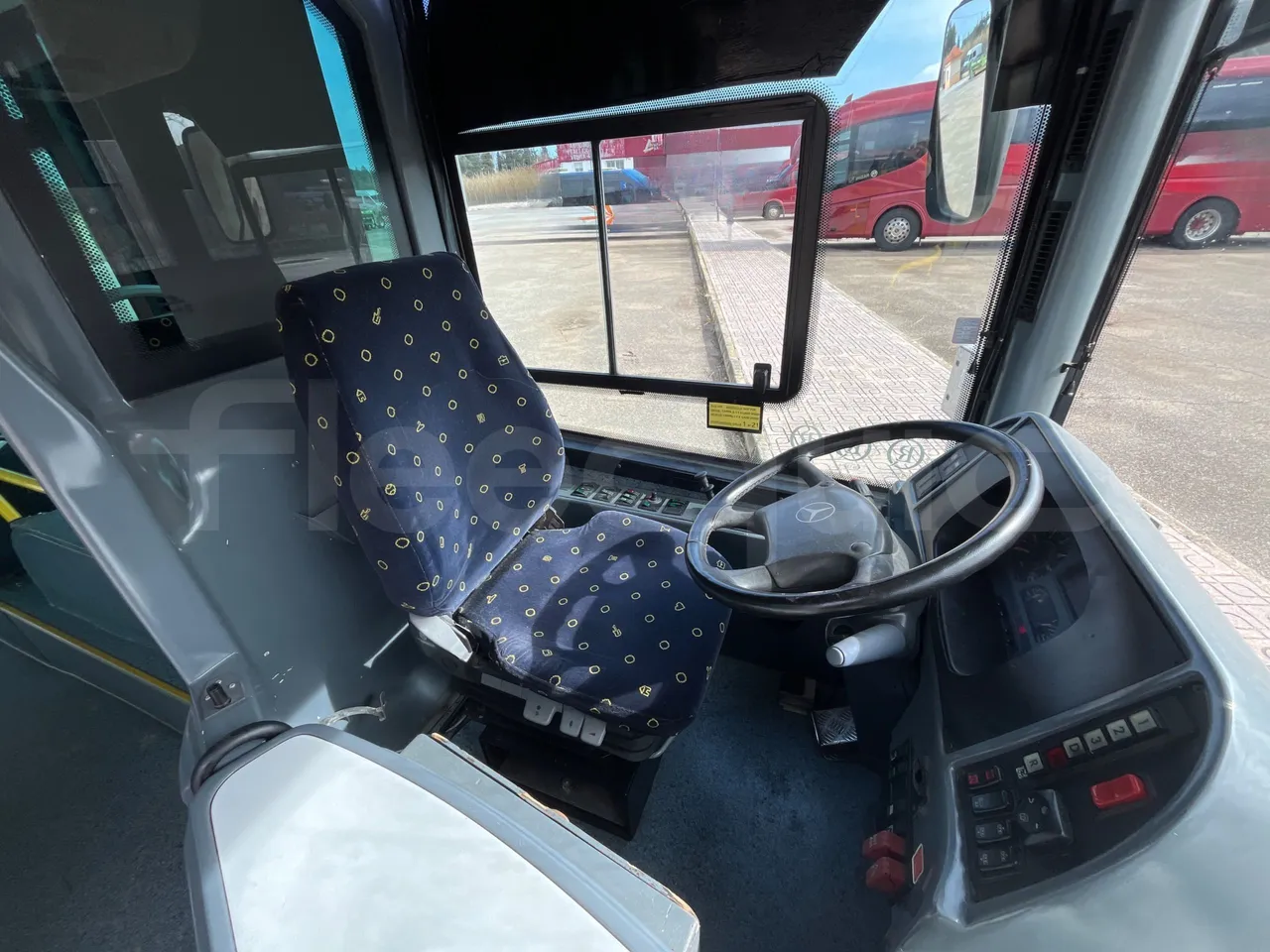 Mercedes-Benz OC500LE 1830H - EUR4 - 220kW - 12.800m - driver's seat photo