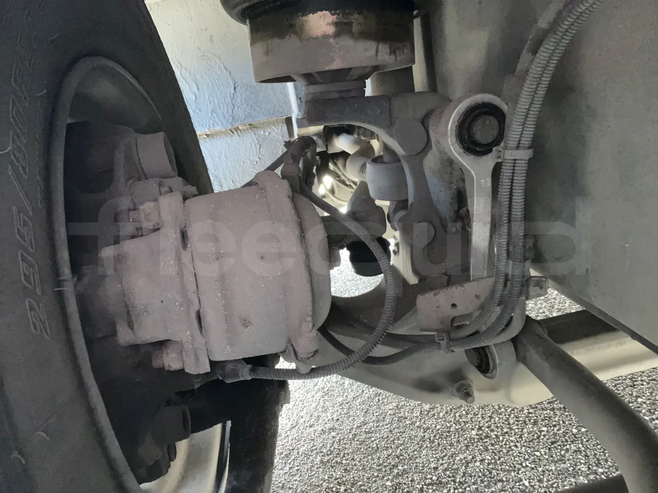 Mercedes-Benz OC500LE 1830H - EUR4 - 220kW - 12.800m - front brake calipers left