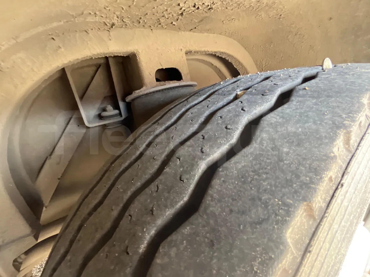 Mercedes-Benz OC500LE 1830H - EUR4 - 220kW - 12.800m - tread condition front tires left