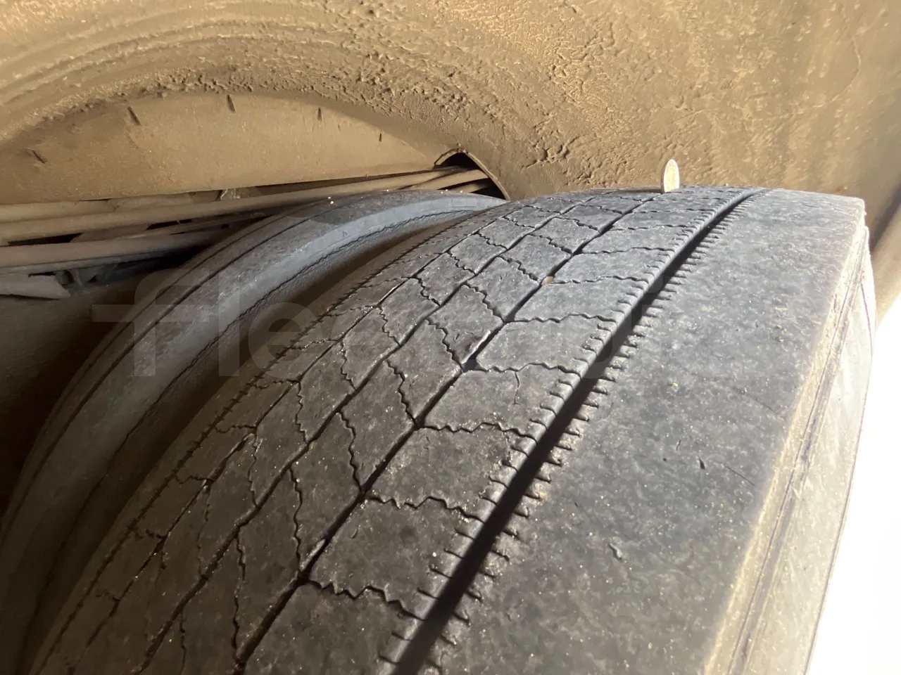 Mercedes-Benz OC500LE 1830H - EUR4 - 220kW - 12.800m - tread condition front tires right