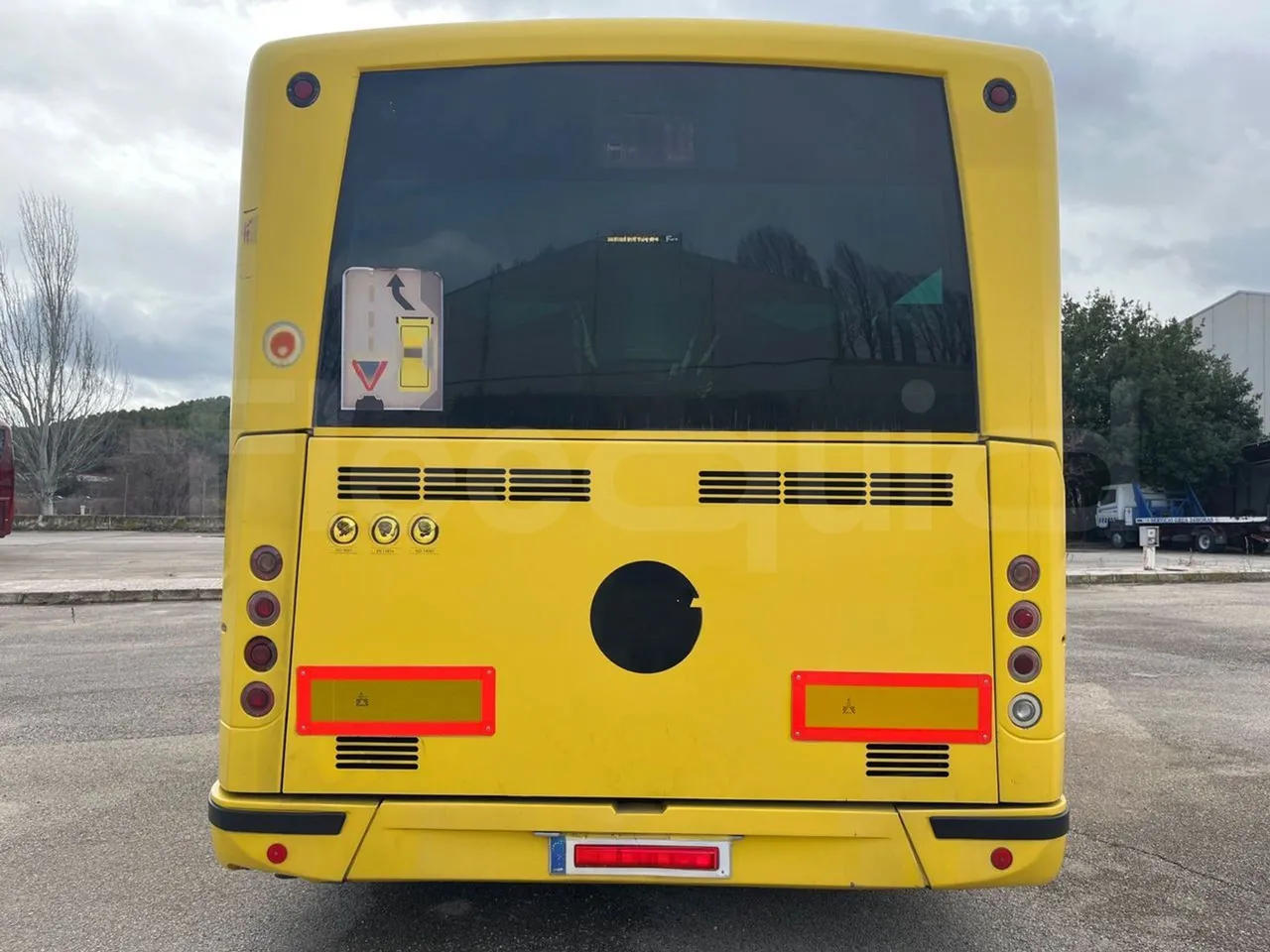 Mercedes-Benz OC500LE 1830H - EUR4 - 220kW - 12.800m - rear hatch closed