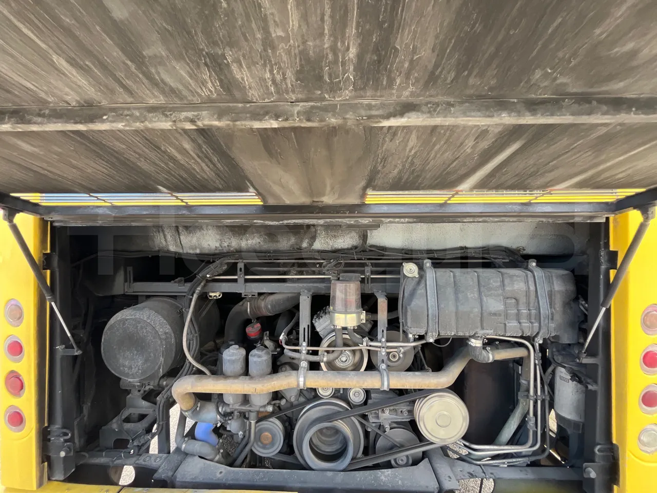 Mercedes-Benz OC500LE 1830H - EUR4 - 220kW - 12.800m - rear hatch open