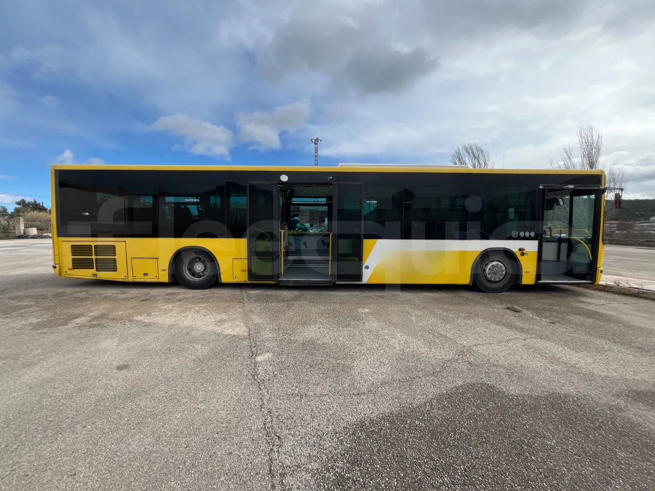 Mercedes-Benz OC500LE 1830H - EUR4 - 220kW - 12.800m - right side doors open
