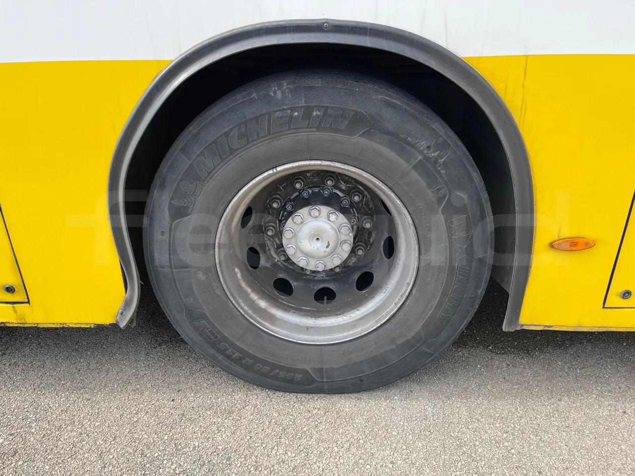 Mercedes-Benz OC500LE 1830H - EUR4 - 220kW - 12.800m - rear left tire photo