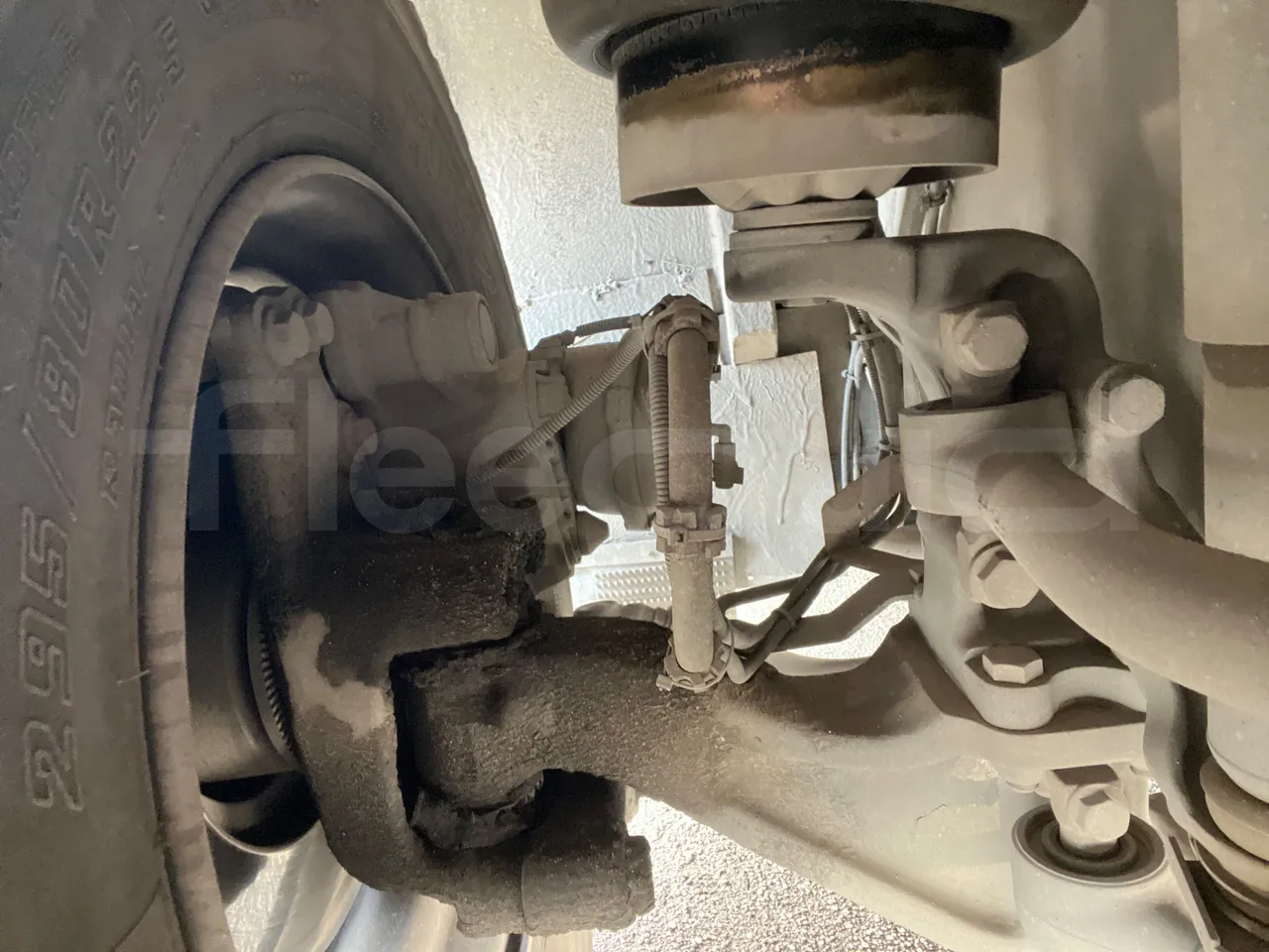 Mercedes-Benz OC500LE 1830H - EUR4 - 220kW - 12.800m - front axle right side