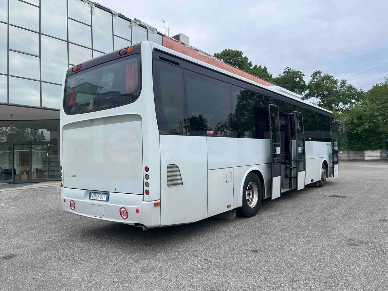 Iveco Crossway SFR160 - Euro5 - 280KW - 11.955mt - 3/4 right rear doors open