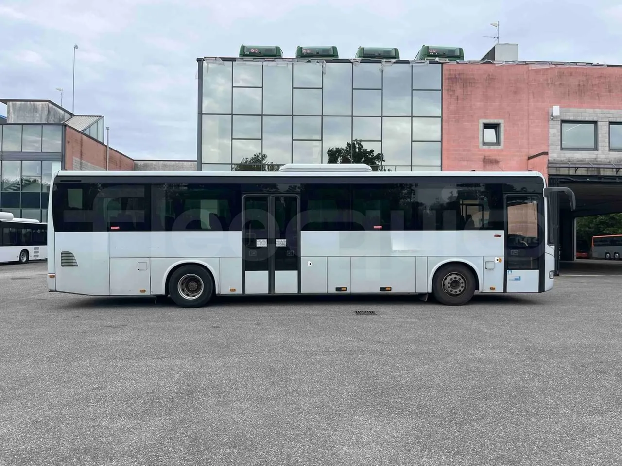 Iveco Crossway SFR160 - Euro5 - 280KW - 11.955mt - right side doors closed