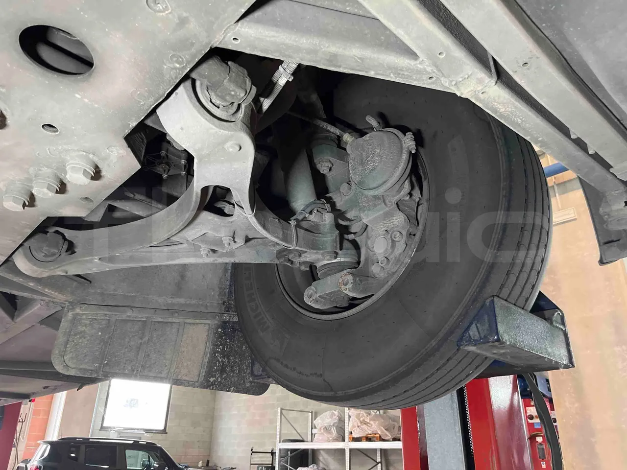 Iveco Crossway SFR160 - Euro5 - 280KW - 11.955mt - front axle left side