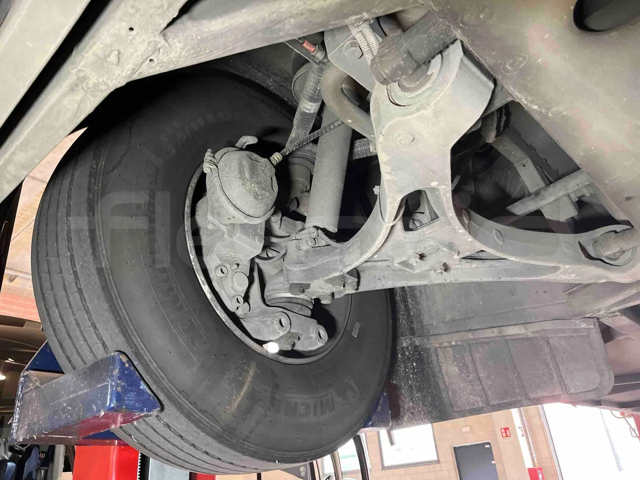 Iveco Crossway SFR160 - Euro5 - 280KW - 11.955mt - front axle right side