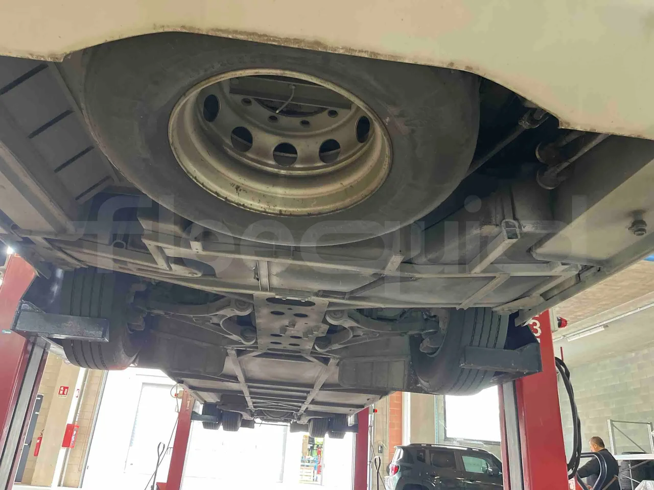 Iveco Crossway SFR160 - Euro5 - 280KW - 11.955mt - front undercarriage from front