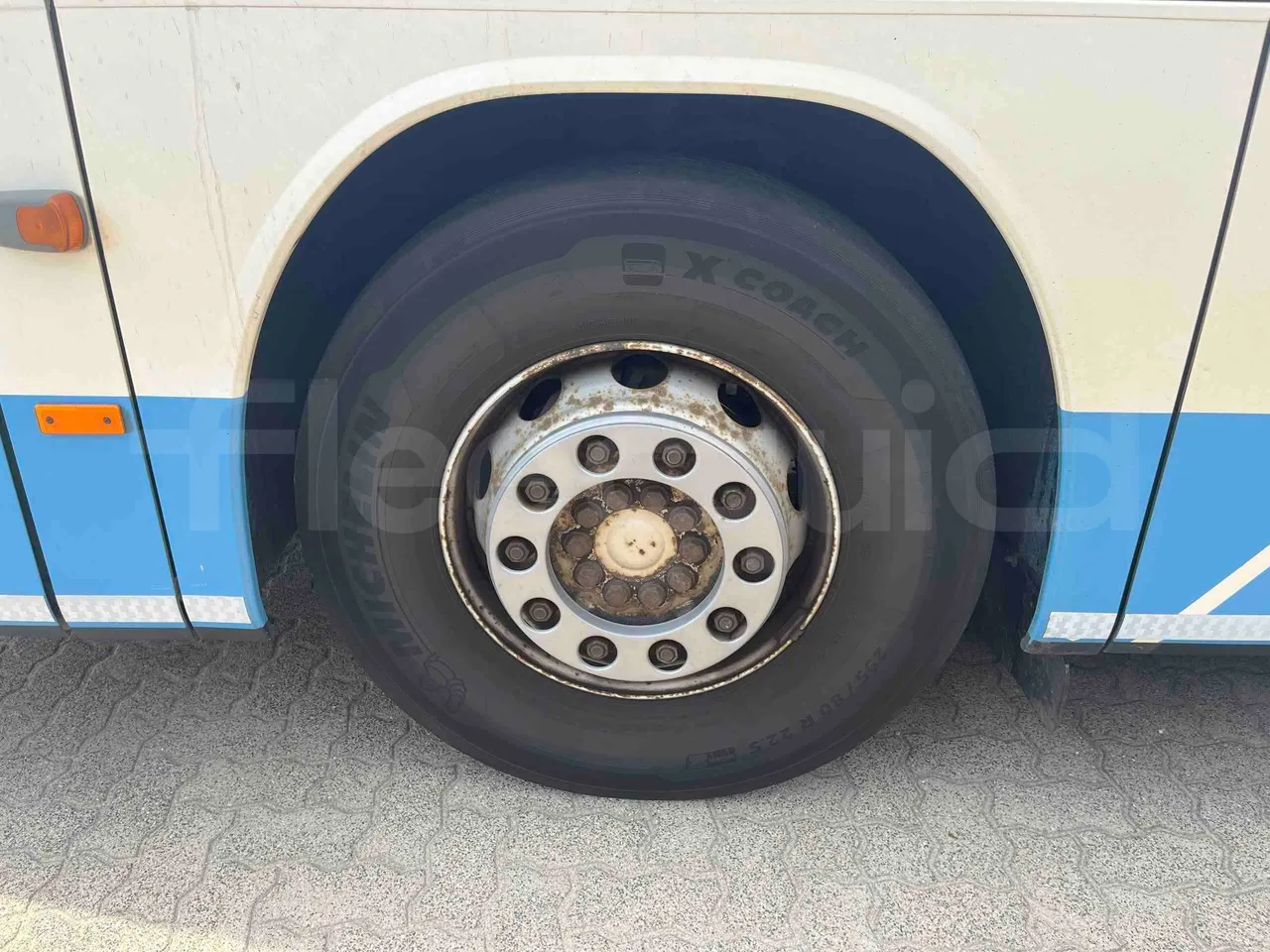 Setra S412 - First Axle Left Side: Complete Tyre