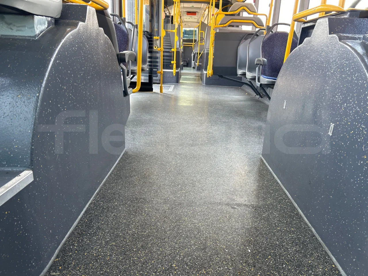 Mercedes-Benz Citaro G 0530 - Euro5 - 260kW - 17.940mt - armrest detail photo
