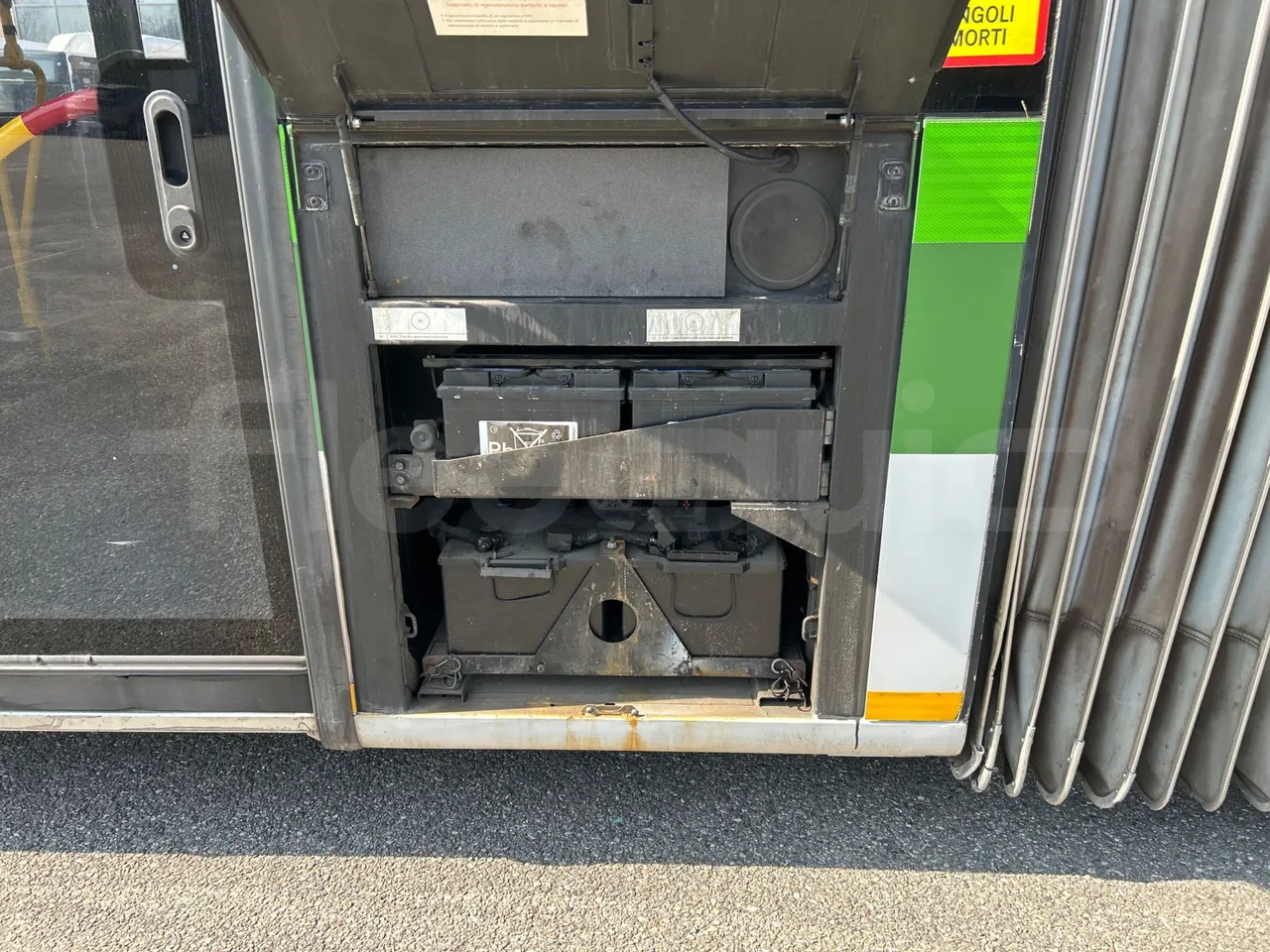 Mercedes-Benz Citaro G 0530 - Euro5 - 260kW - 17.940mt - external compartments photo