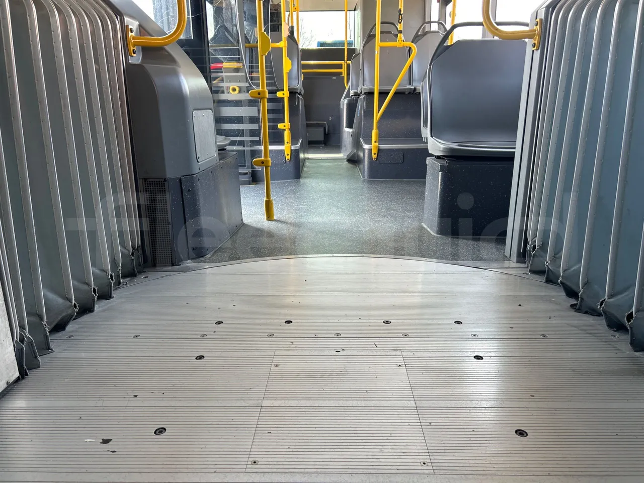 Mercedes-Benz Citaro G 0530 - Euro5 - 260kW - 17.940mt - footrest detail photo