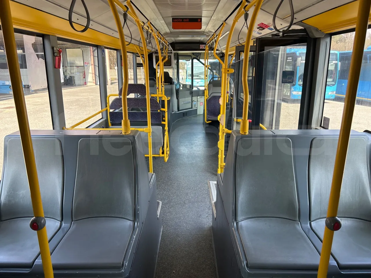 Mercedes-Benz Citaro G 0530 - Euro5 - 260kW - 17.940mt - forward view middle aisle