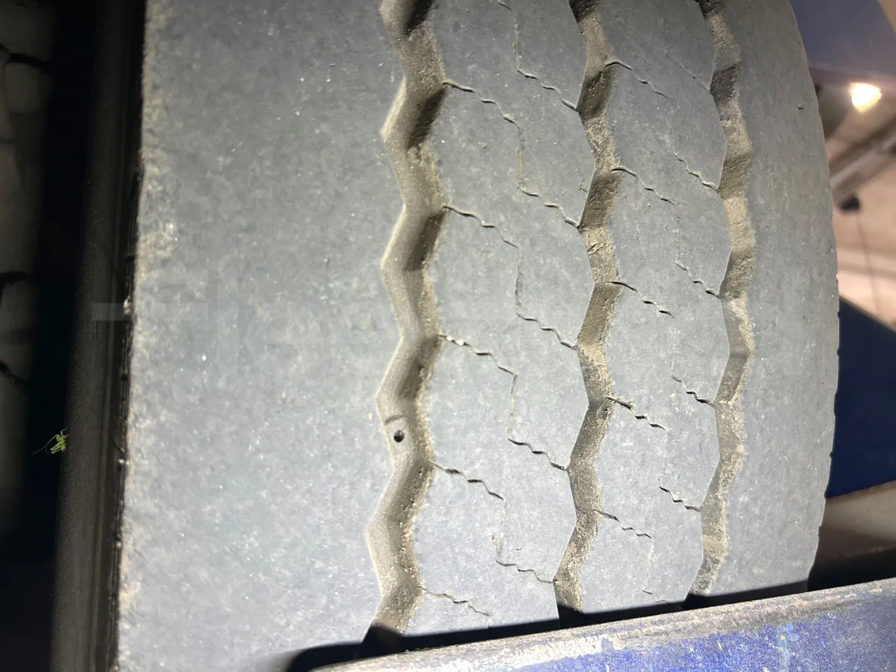 Mercedes-Benz Citaro G 0530 - Euro5 - 260kW - 17.940mt - tread condition front tires left