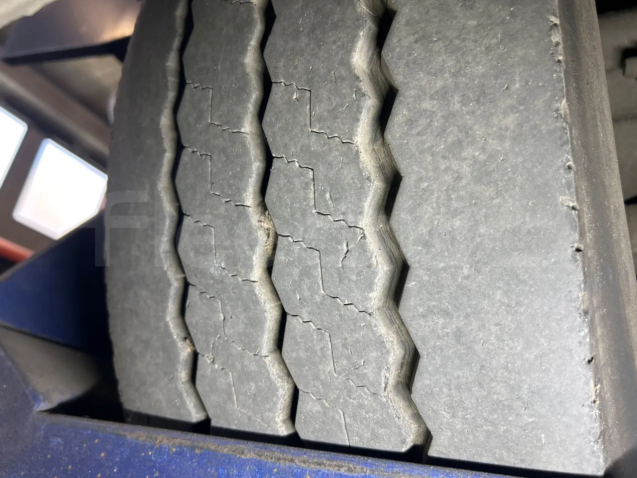 Mercedes-Benz Citaro G 0530 - Euro5 - 260kW - 17.940mt - tread condition front tires right