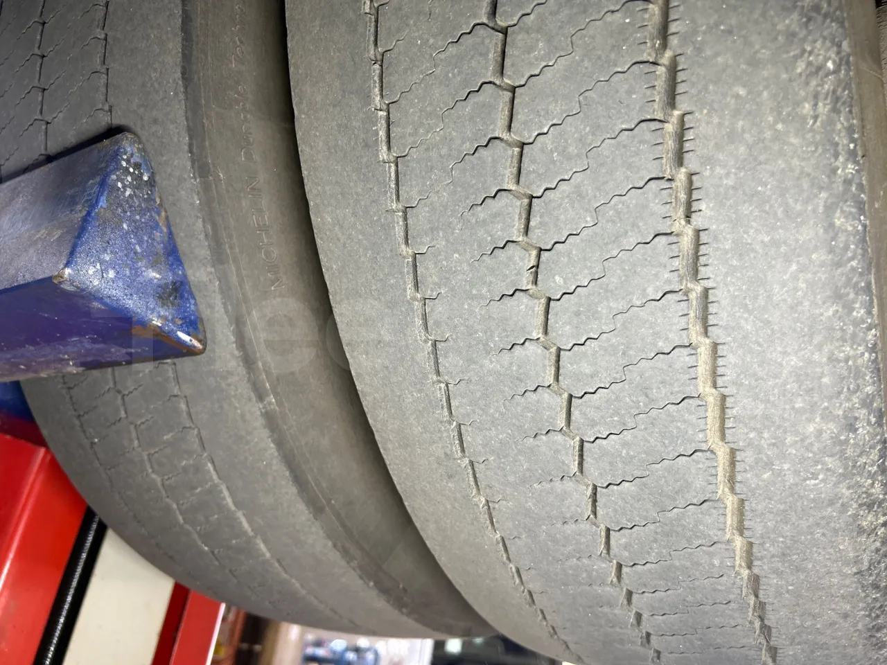 Mercedes-Benz Citaro G 0530 - Euro5 - 260kW - 17.940mt - tread condition third axle tires left