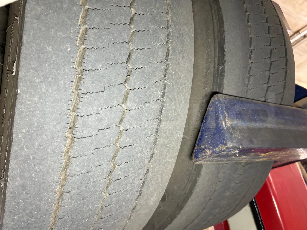 Mercedes-Benz Citaro G 0530 - Euro5 - 260kW - 17.940mt - tread condition third axle tires right