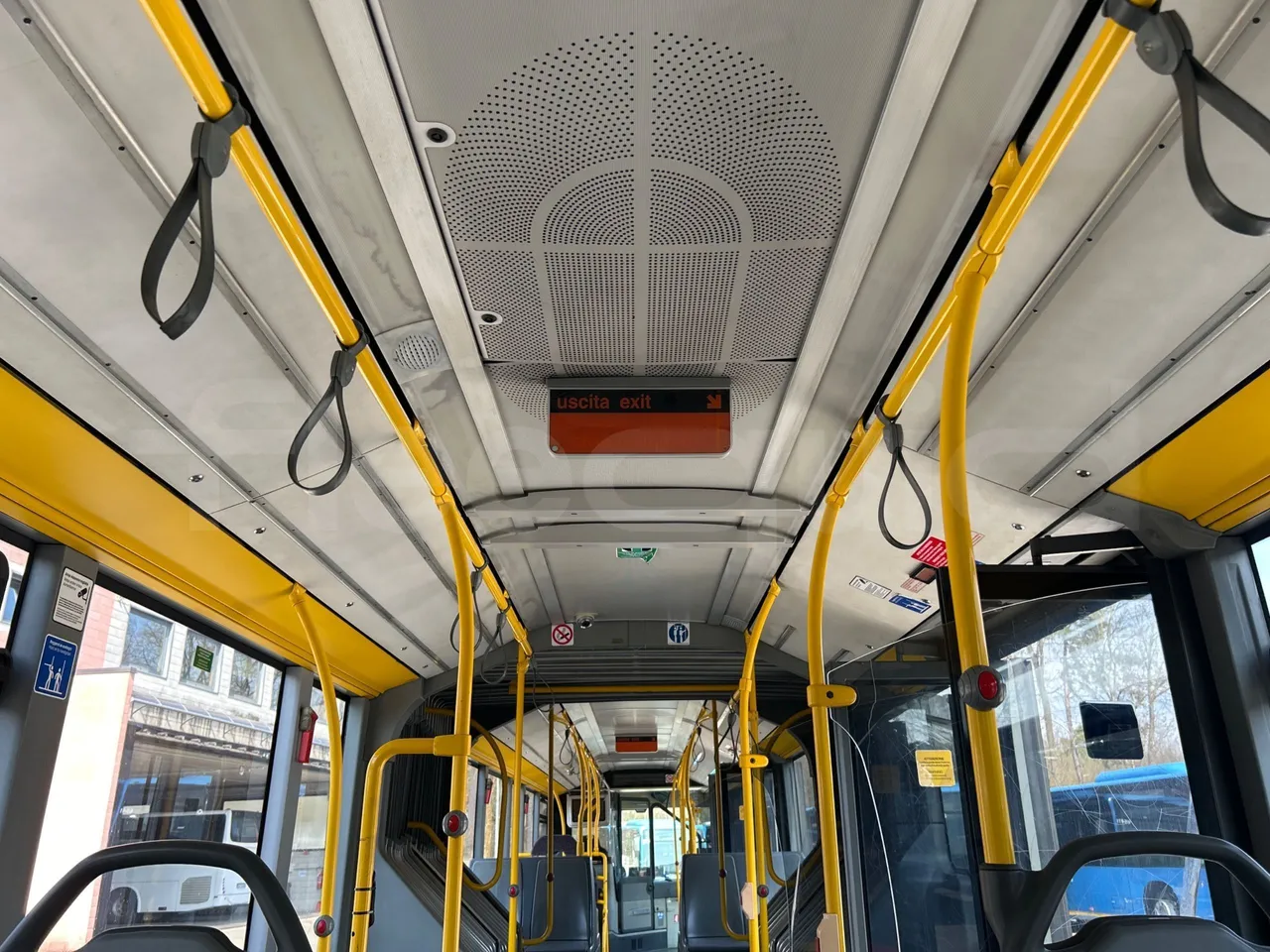 Mercedes-Benz Citaro G 0530 - Euro5 - 260kW - 17.940mt - overhead compartments photo