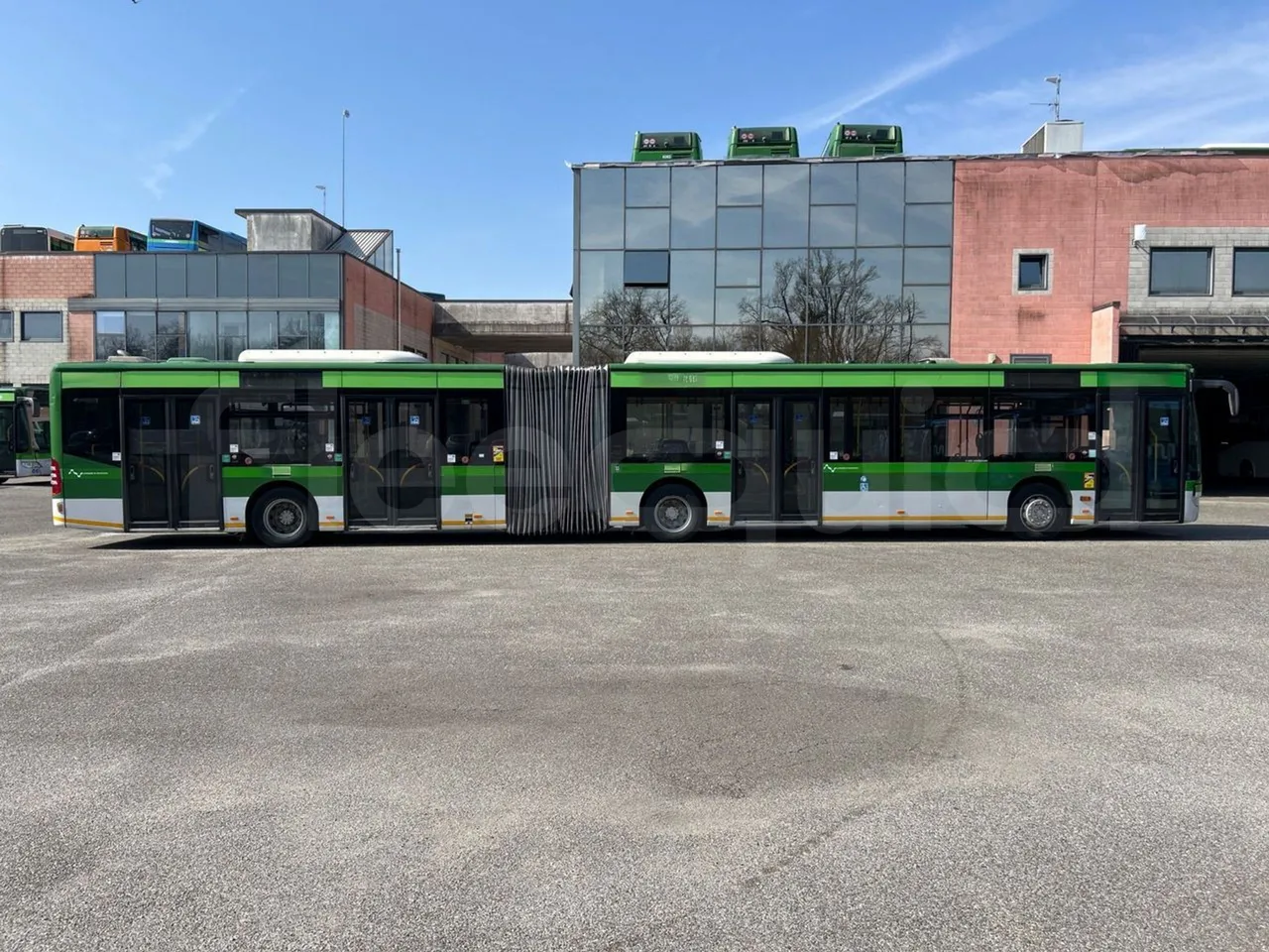 Mercedes-Benz Citaro G 0530 - Euro5 - 260kW - 17.940mt - right side doors closed