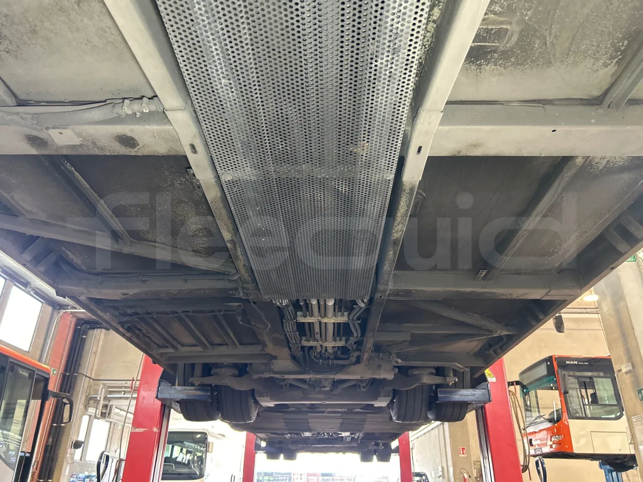 Mercedes-Benz Citaro G 0530 - Euro5 - 260kW - 17.940mt - central undercarriage photo