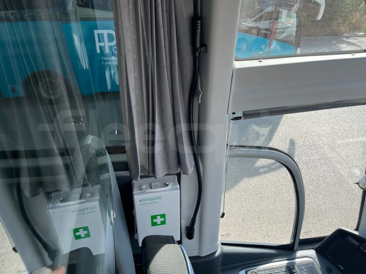 Irizar i6 15.37 - EUR6/340 Kw/14.980 Mt - driver microphone accessories photo