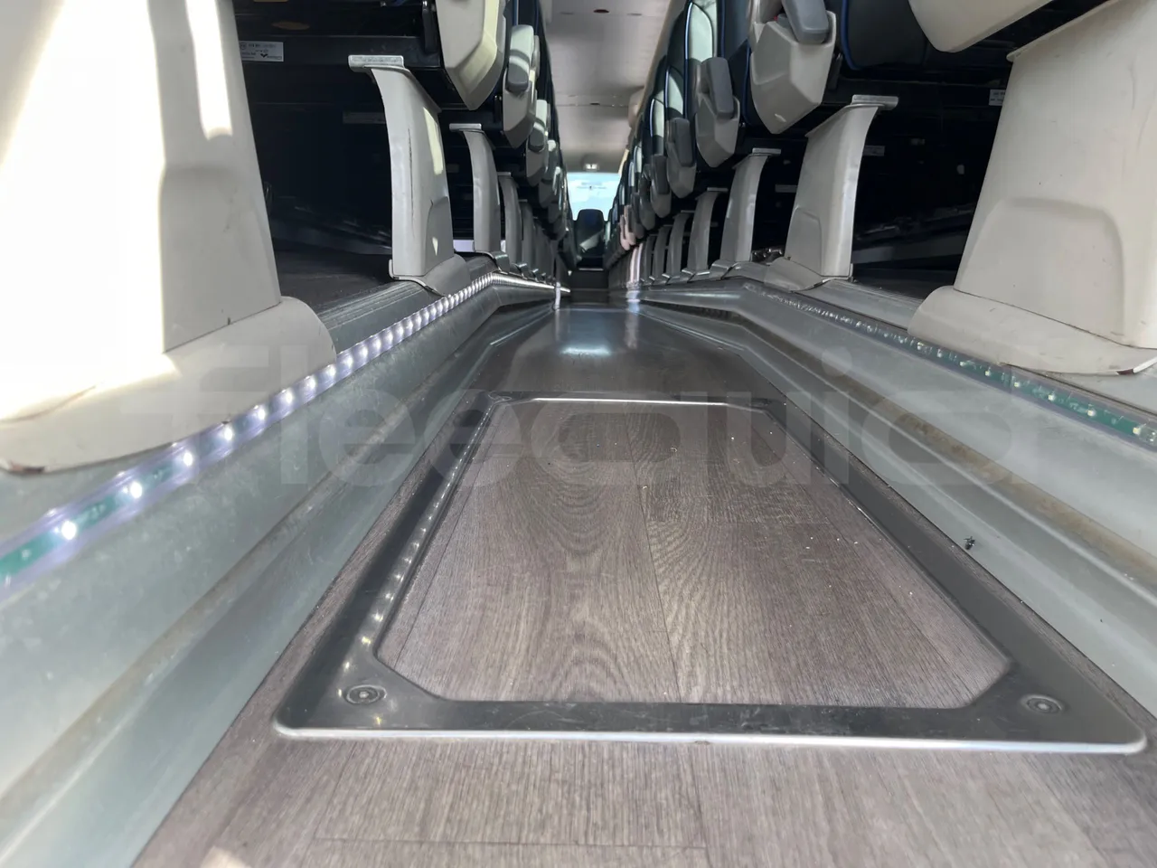 Irizar i6 15.37 - EUR6/340 Kw/14.980 Mt - seat brackets photo