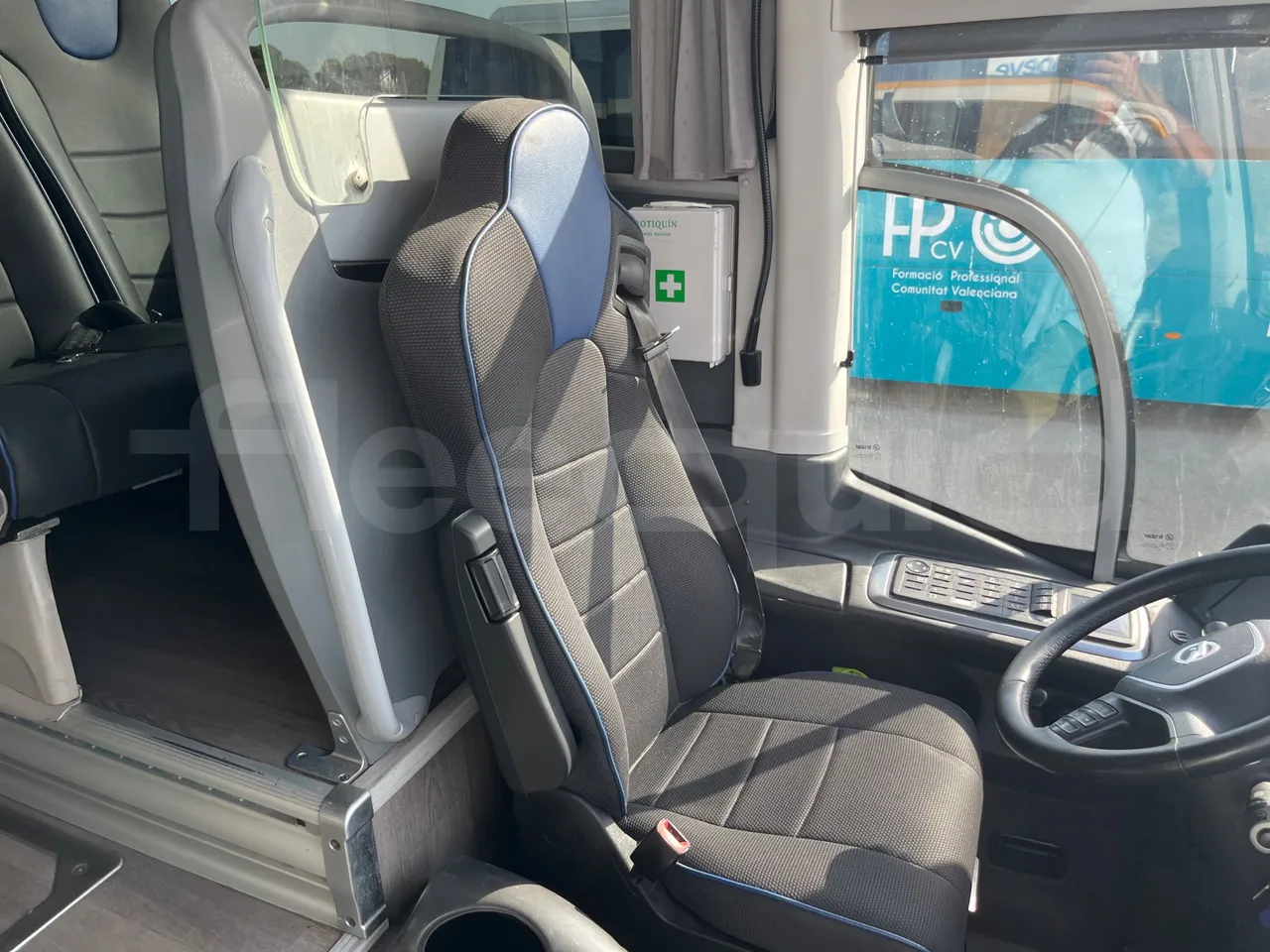 Irizar i6 15.37 - EUR6/340 Kw/14.980 Mt - driver's seat photo
