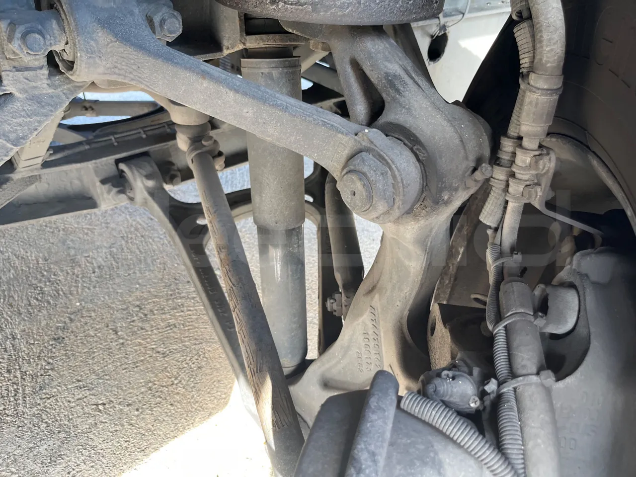 Irizar i6 15.37 - EUR6/340 Kw/14.980 Mt - front shock absorbers left