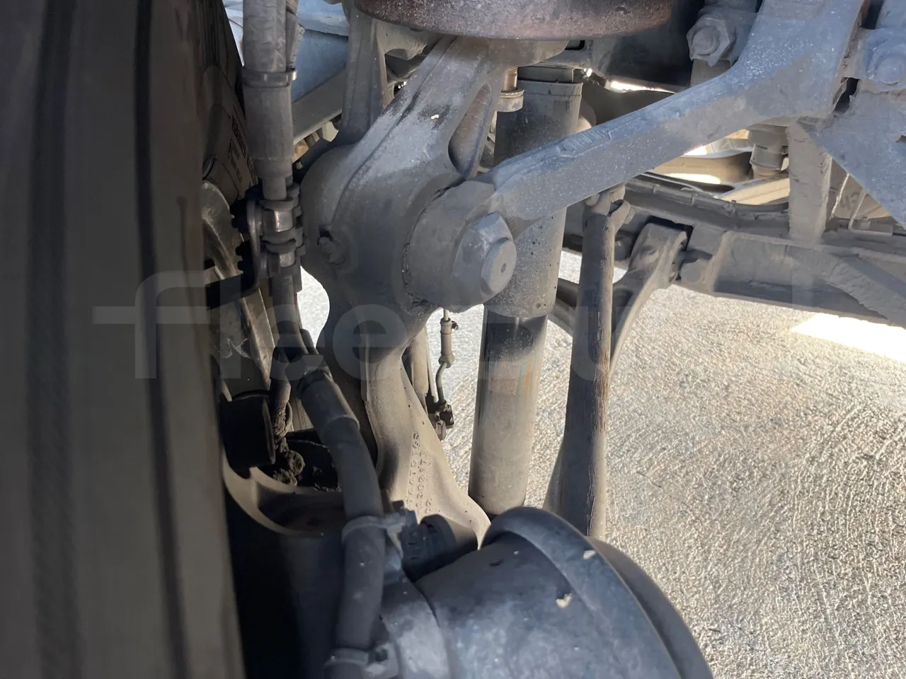 Irizar i6 15.37 - EUR6/340 Kw/14.980 Mt - front shock absorbers right