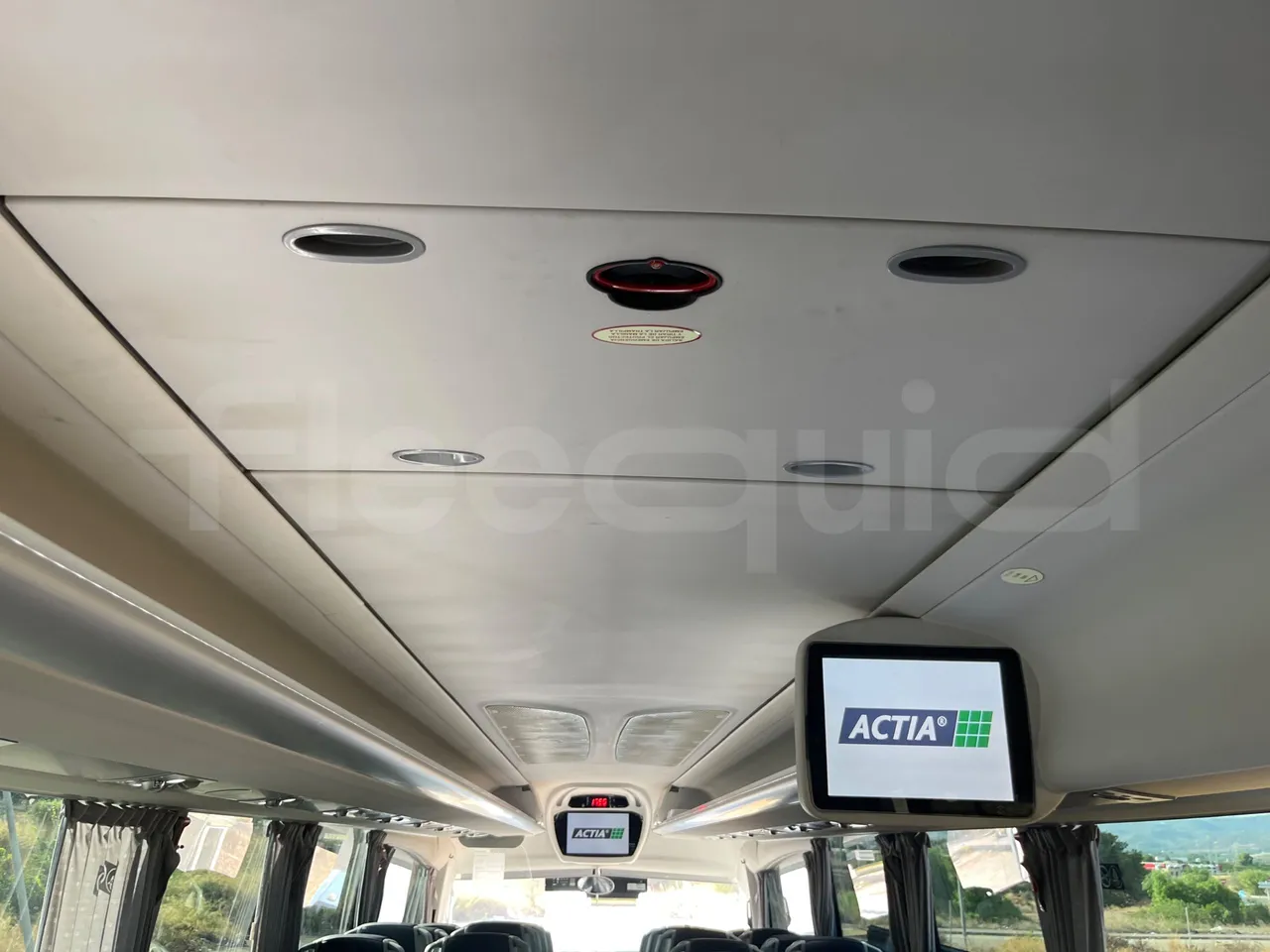 Irizar i6 15.37 - EUR6/340 Kw/14.980 Mt - roof hatch 1