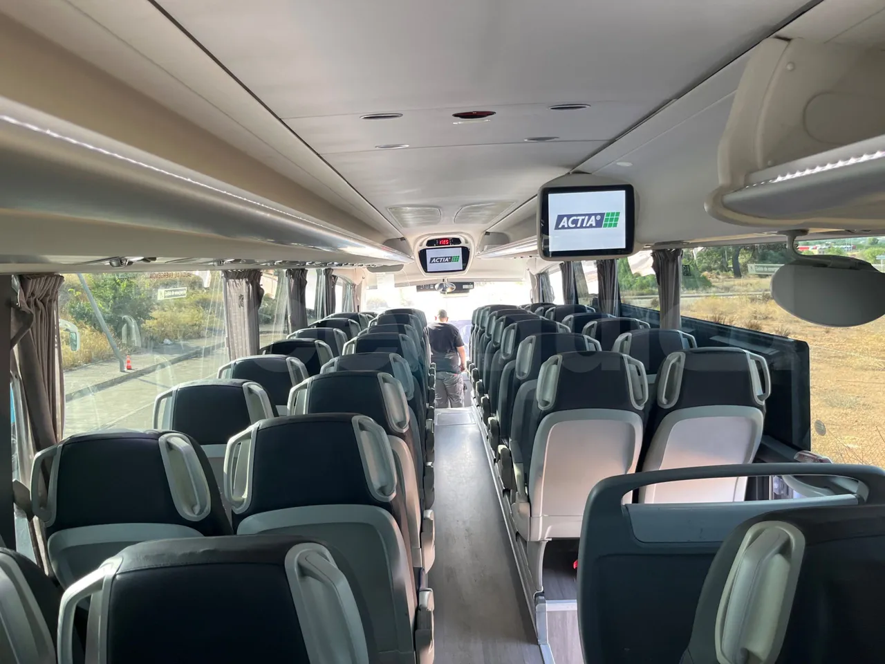 Irizar i6 15.37 - EUR6/340 Kw/14.980 Mt - forward view middle aisle