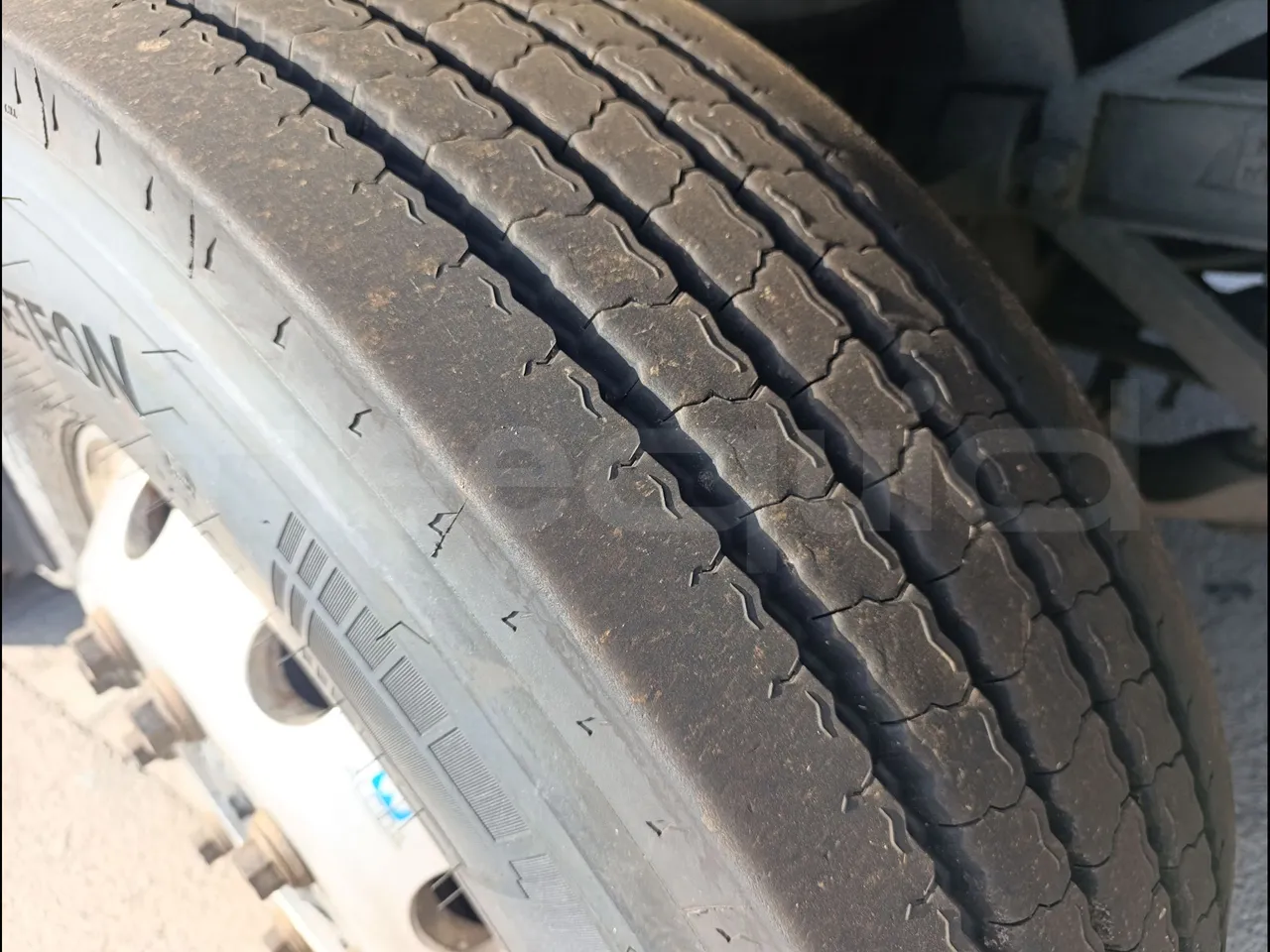Irizar i6 15.37 - EUR6/340 Kw/14.980 Mt - tread condition third axle tires left