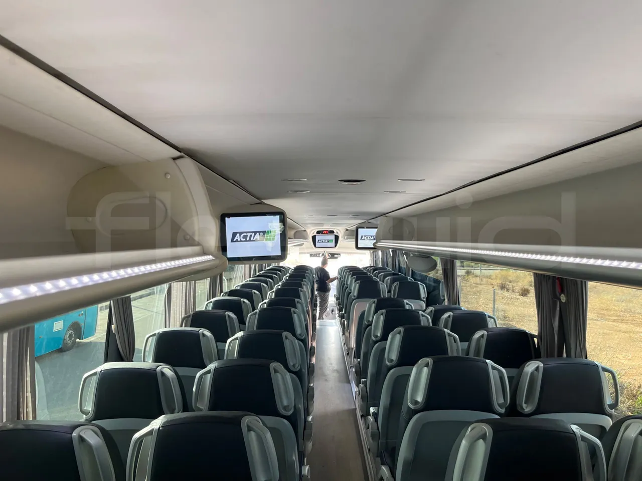 Irizar i6 15.37 - EUR6/340 Kw/14.980 Mt - overhead compartments photo