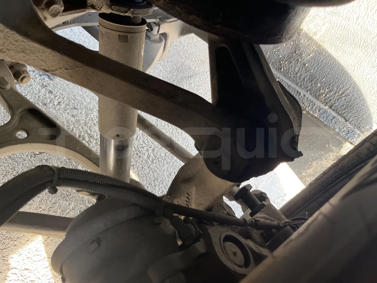 Irizar i6 15.37 - EUR6/340 Kw/14.980 Mt - axel 3 shock absorbers 2 left