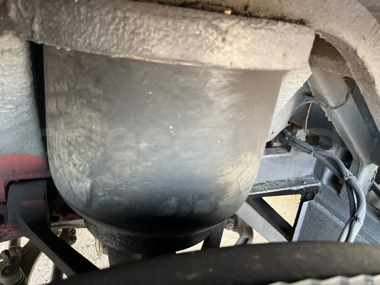 Irizar i6 15.37 - EUR6/340 Kw/14.980 Mt - axel 3 shock absorbers 1 right
