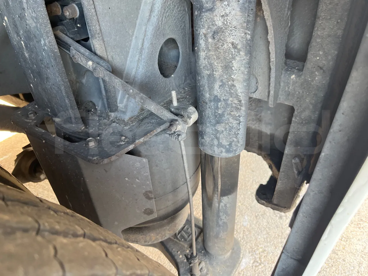 Irizar i6 15.37 - EUR6/340 Kw/14.980 Mt - axle 2 shock absorbers 1 right