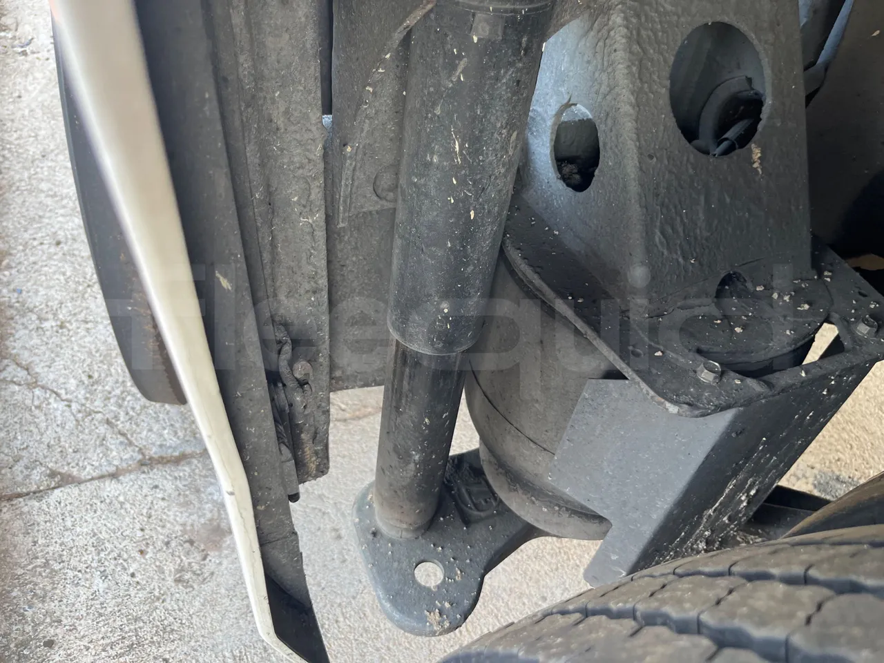 Irizar i6 15.37 - EUR6/340 Kw/14.980 Mt - axle 2 shock absorbers 2 left