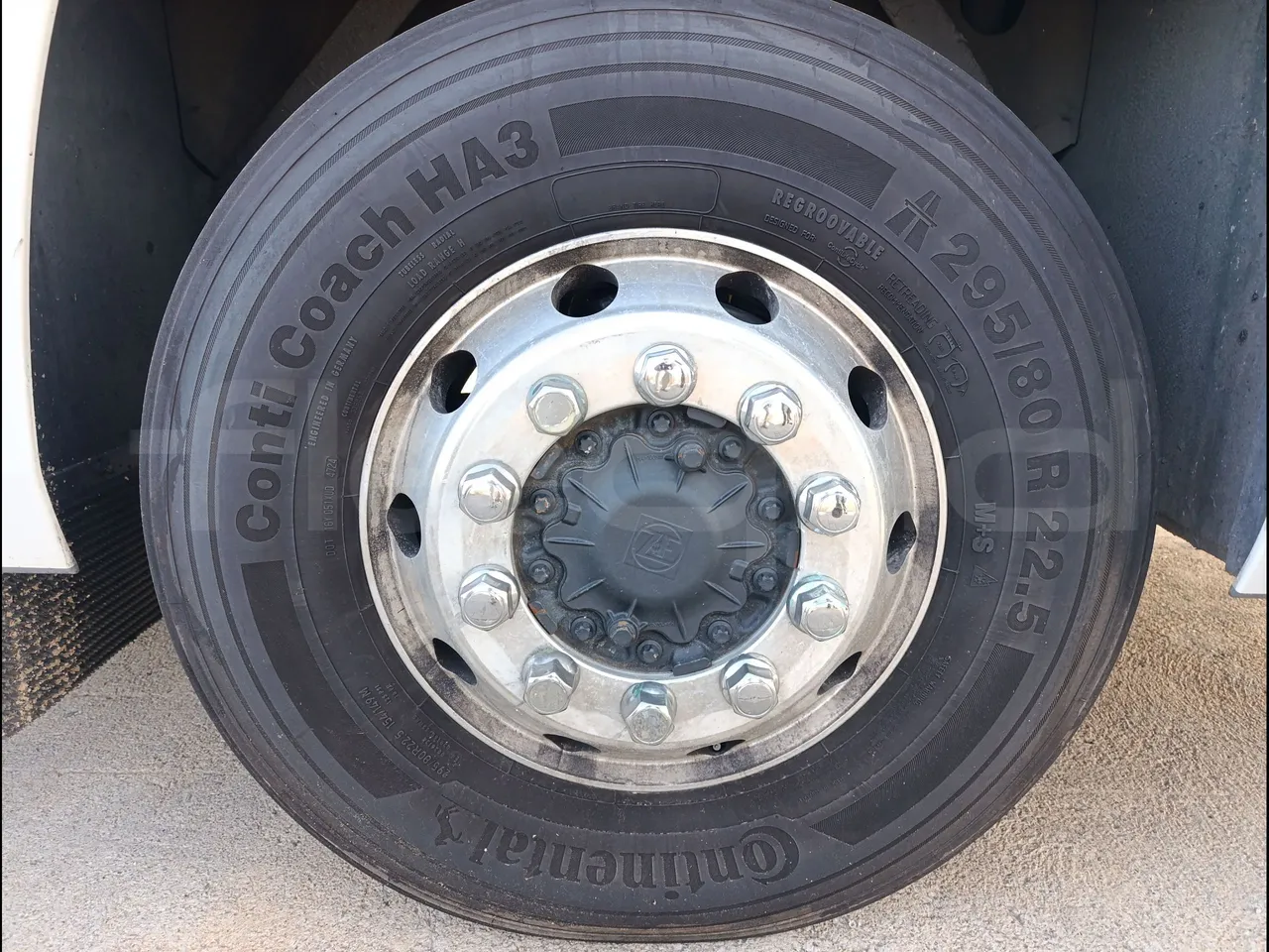Irizar i6 15.37 - EUR6/340 Kw/14.980 Mt - front left tire measurements