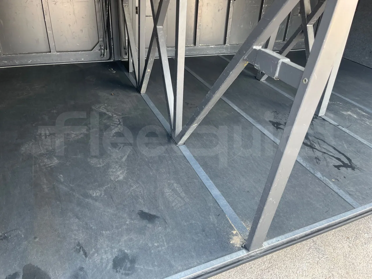 Irizar i6 15.37 - EUR6/340 Kw/14.980 Mt - under carpet photo