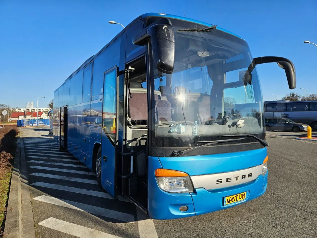 Setra S416 GT-HD/2 - EUR5 - 315kW - 13.020m - 3/4 right front doors open
