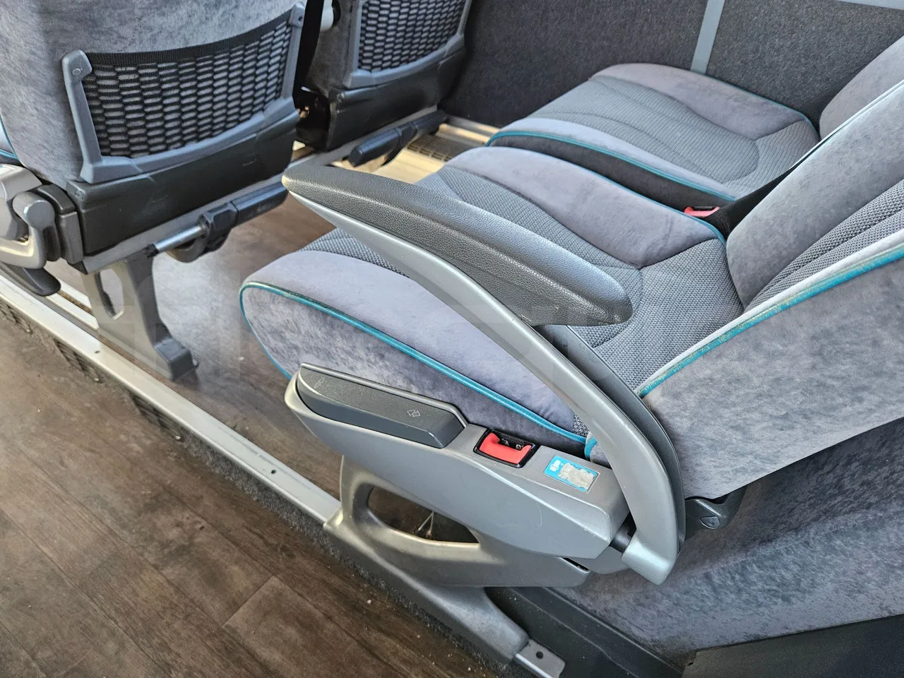 Setra S416 GT-HD/2 - EUR5 - 315kW - 13.020m - armrest detail photo