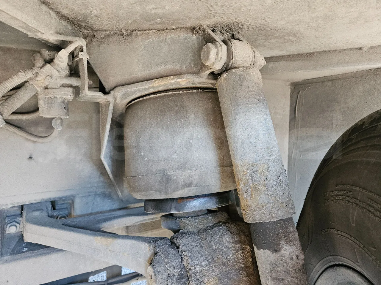 Setra S416 GT-HD/2 - EUR5 - 315kW - 13.020m - front air springs left