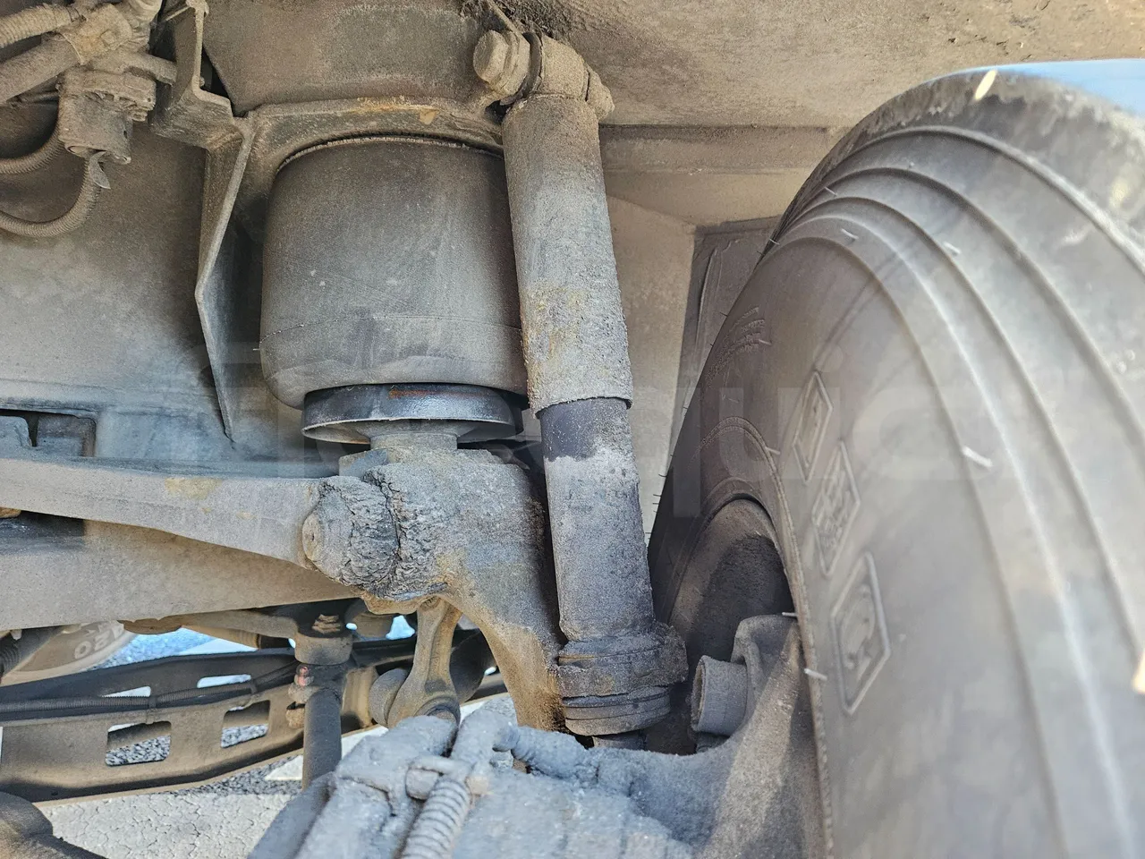 Setra S416 GT-HD/2 - EUR5 - 315kW - 13.020m - front shock absorbers left