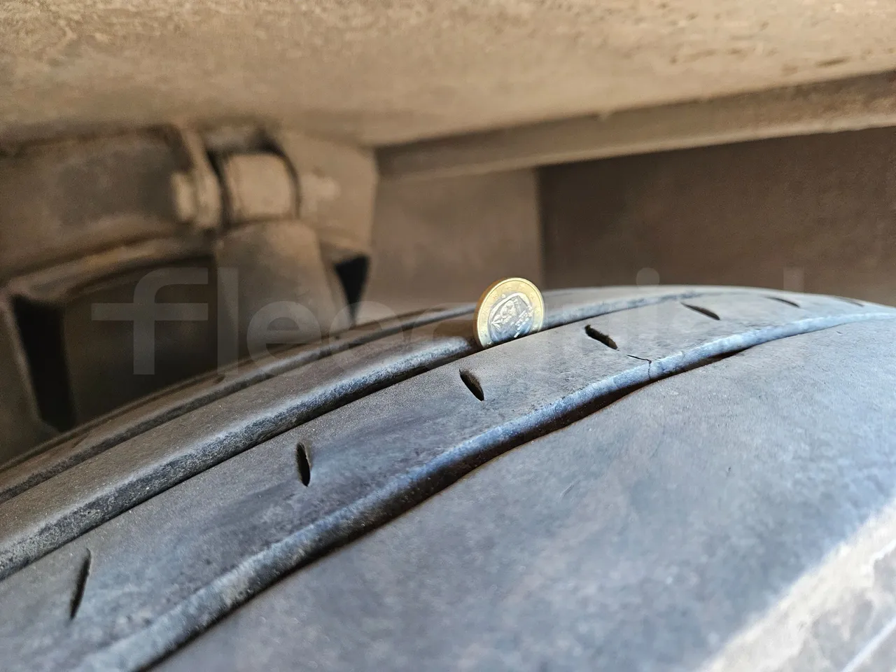 Setra S416 GT-HD/2 - EUR5 - 315kW - 13.020m - tread condition front tires left