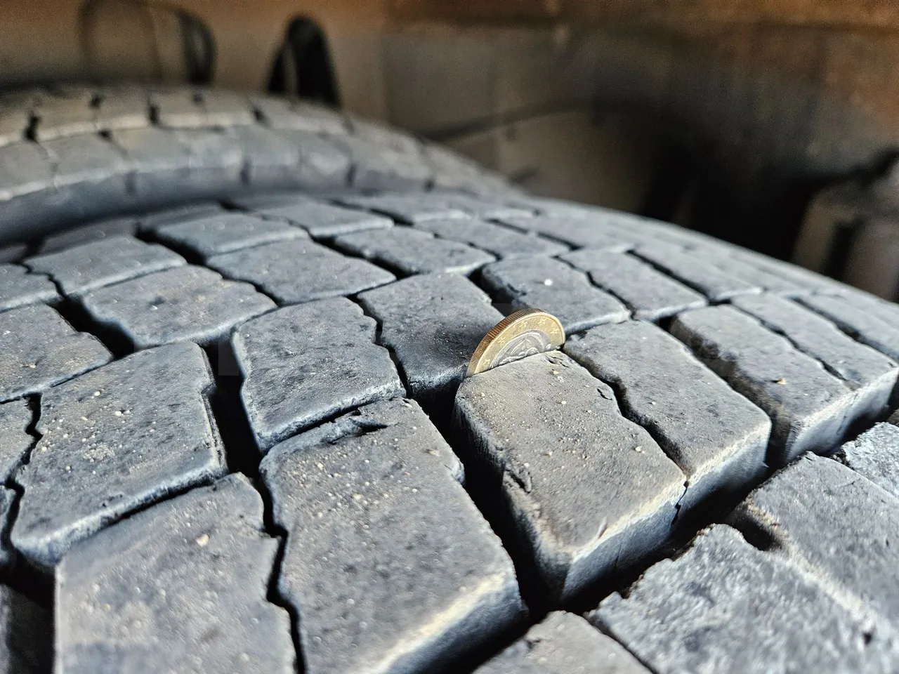 Setra S416 GT-HD/2 - EUR5 - 315kW - 13.020m - tread condition second axle tires right