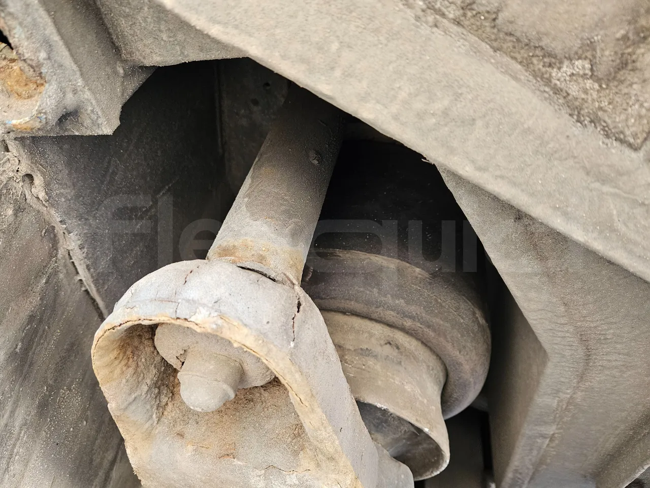 Setra S416 GT-HD/2 - EUR5 - 315kW - 13.020m - axle 2 shock absorbers 2 left