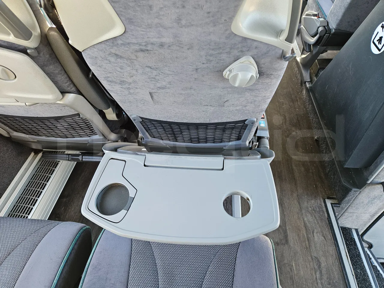 Setra S416 GT-HD/2 - EUR5 - 315kW - 13.020m - table detail photo