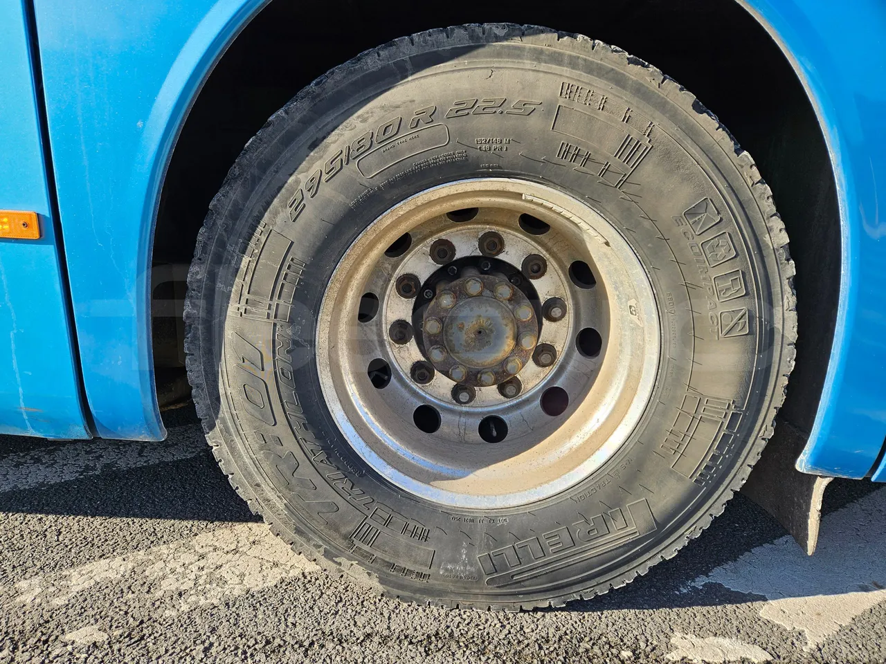 Setra S416 GT-HD/2 - EUR5 - 315kW - 13.020m - rear left tire photo